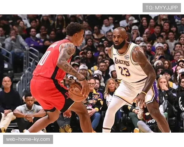 湖人詹东组合关键战能力突出 防守缺陷与健康管理存隐忧